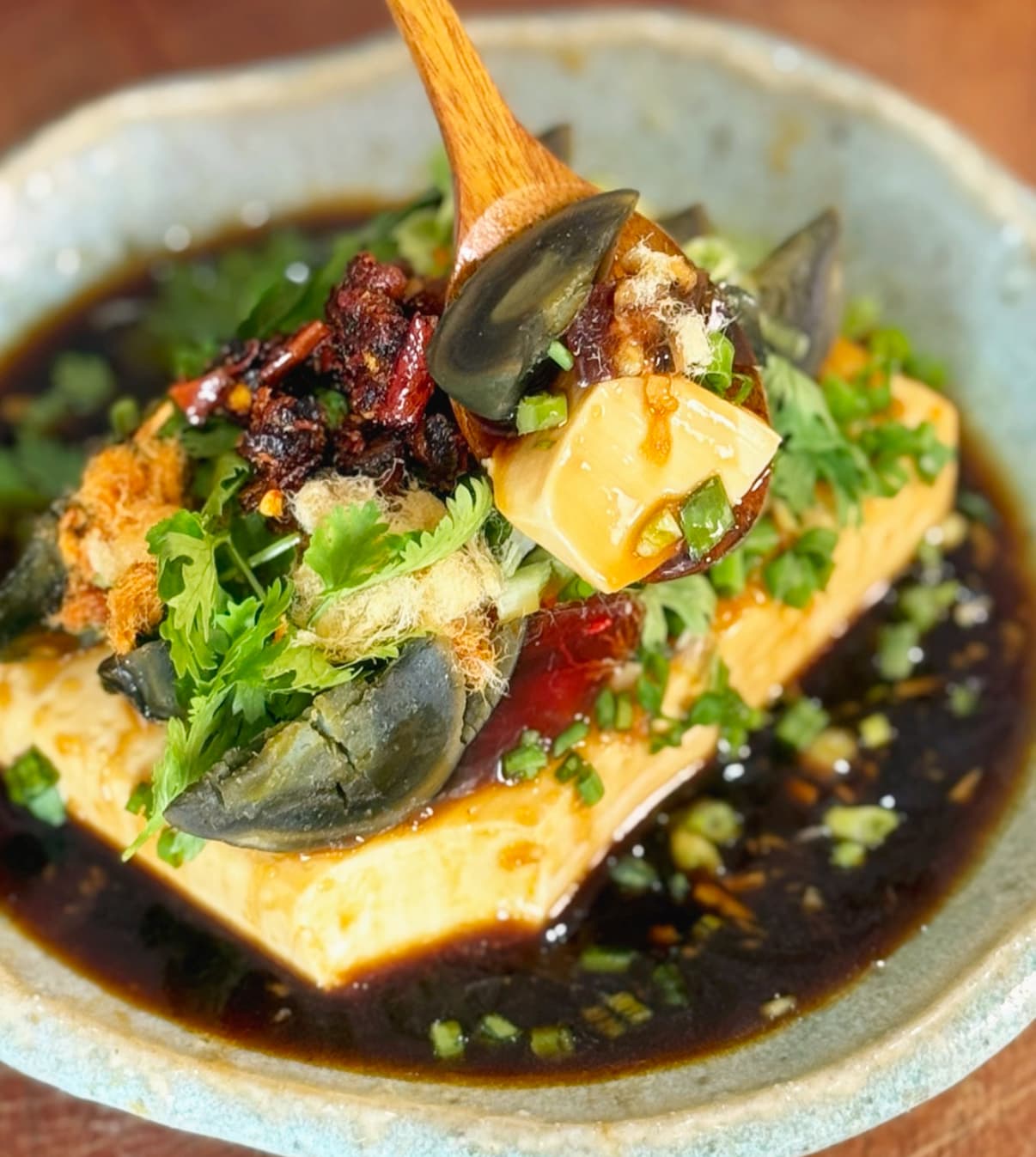 Silken Tofu With Century Egg (Đậu hũ trứng bắc thảo)